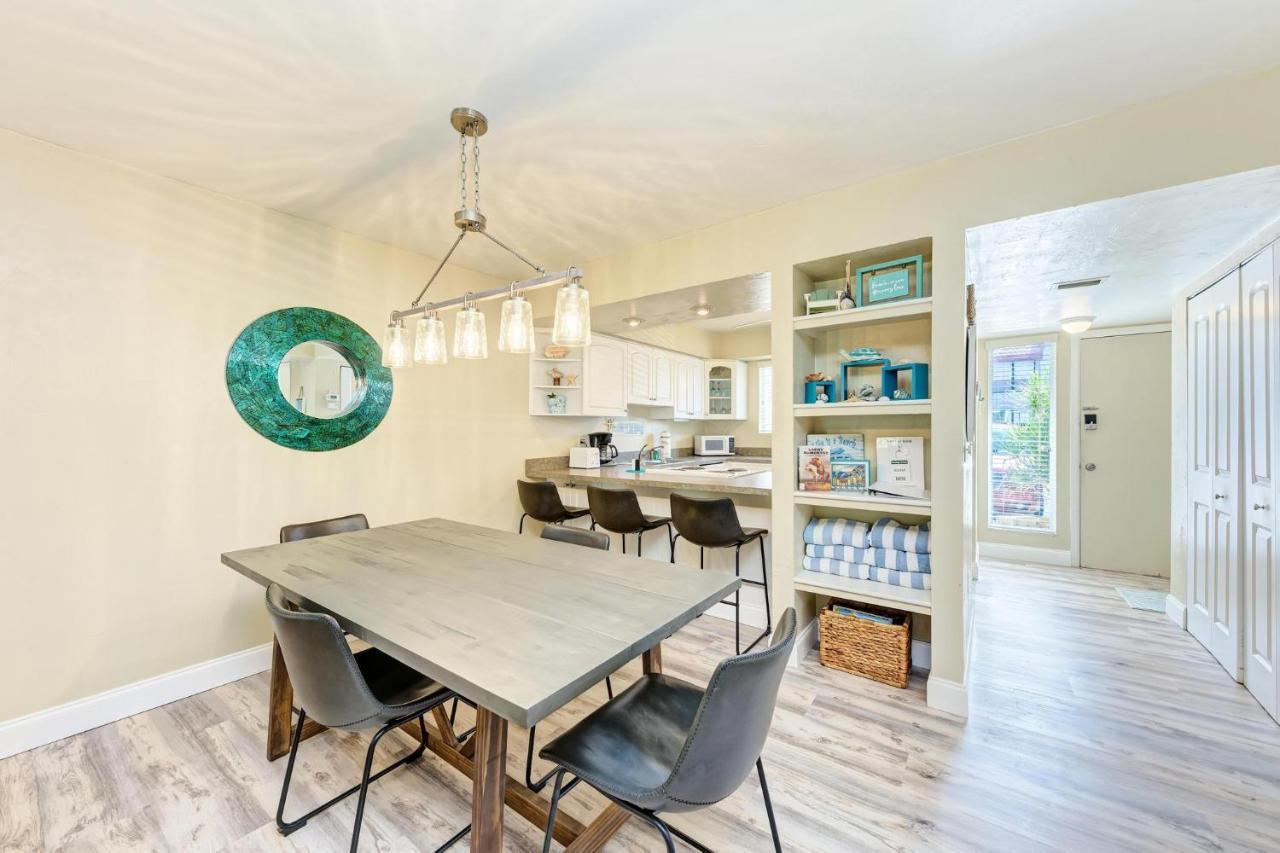 Anna Maria Island Runaway Tropical Dream-One Minute Walk To The Beach-Heated Pool Bradenton Beach Extérieur photo