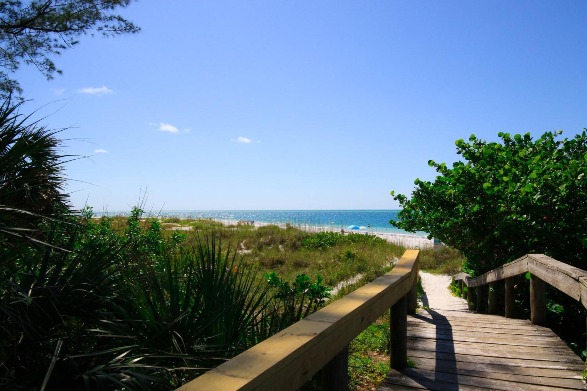 Anna Maria Island Runaway Tropical Dream-One Minute Walk To The Beach-Heated Pool Bradenton Beach Extérieur photo