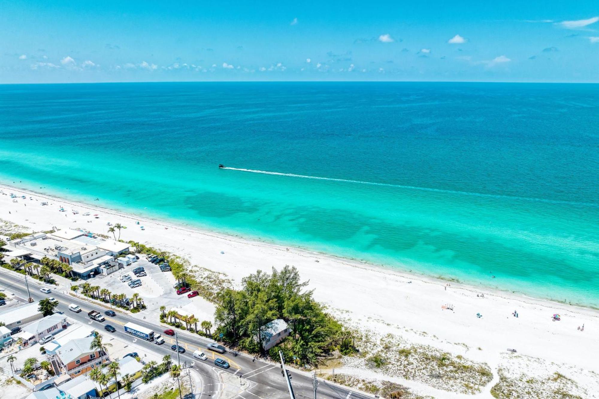 Anna Maria Island Runaway Tropical Dream-One Minute Walk To The Beach-Heated Pool Bradenton Beach Extérieur photo