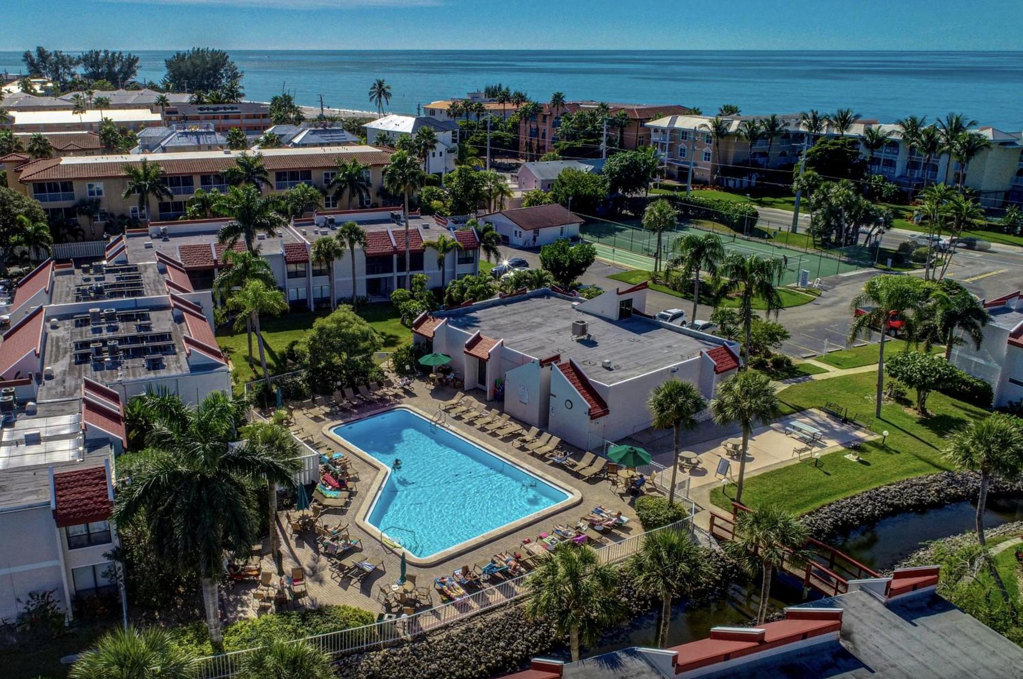 Anna Maria Island Runaway Tropical Dream-One Minute Walk To The Beach-Heated Pool Bradenton Beach Extérieur photo