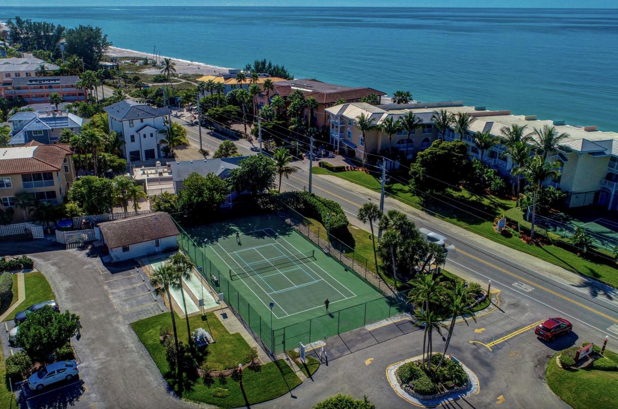Anna Maria Island Runaway Tropical Dream-One Minute Walk To The Beach-Heated Pool Bradenton Beach Extérieur photo