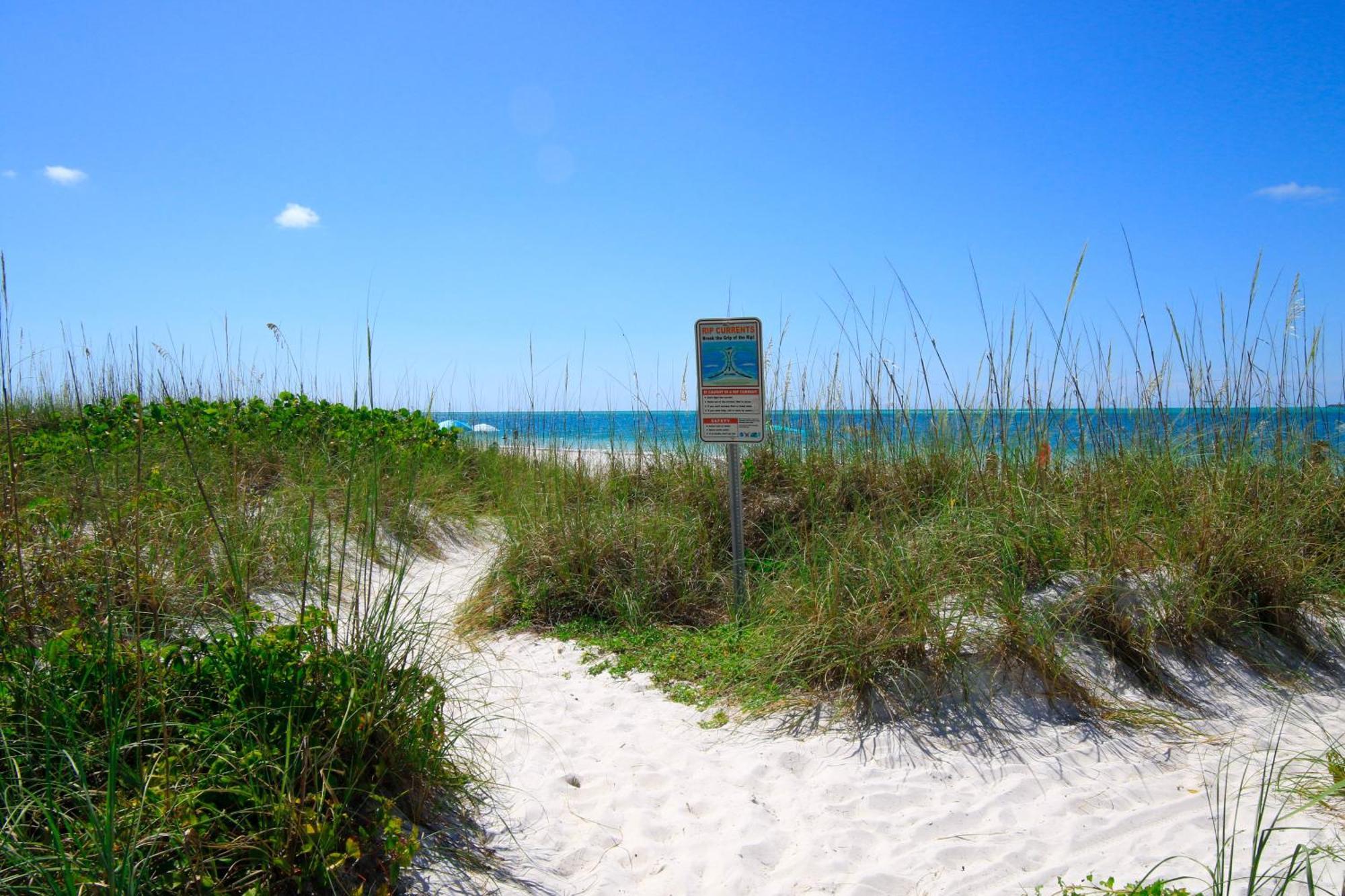 Anna Maria Island Runaway Tropical Dream-One Minute Walk To The Beach-Heated Pool Bradenton Beach Extérieur photo