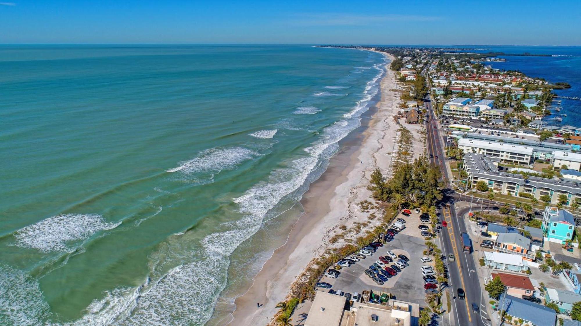 Anna Maria Island Runaway Tropical Dream-One Minute Walk To The Beach-Heated Pool Bradenton Beach Extérieur photo