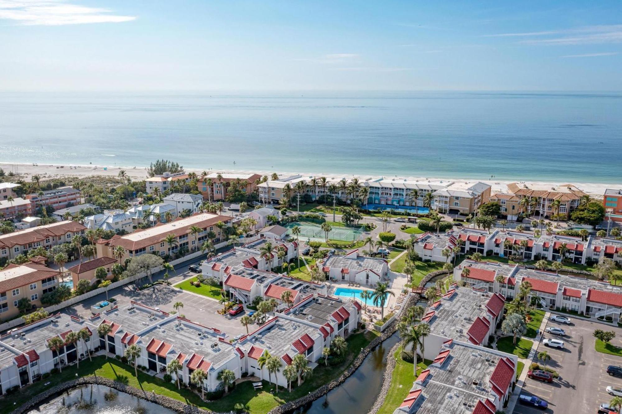 Anna Maria Island Runaway Tropical Dream-One Minute Walk To The Beach-Heated Pool Bradenton Beach Extérieur photo