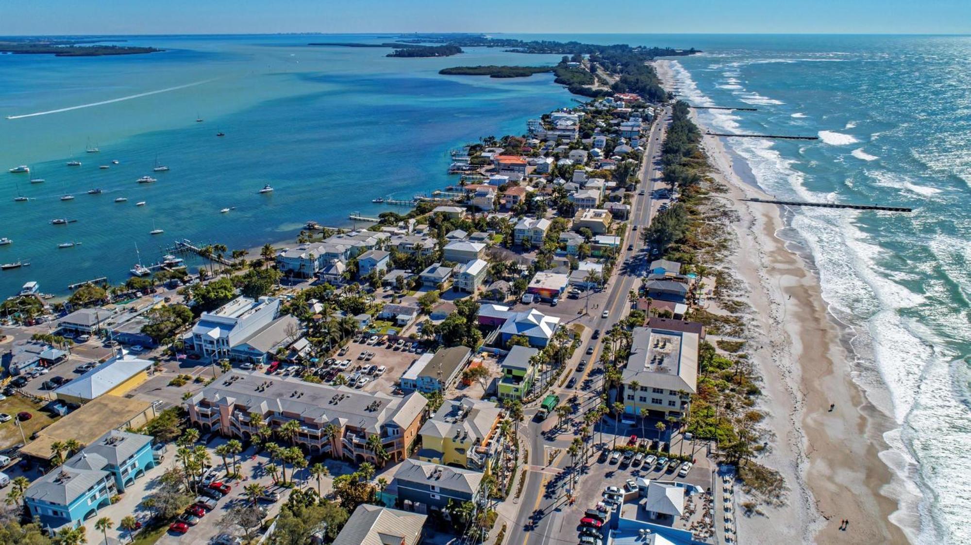 Anna Maria Island Runaway Tropical Dream-One Minute Walk To The Beach-Heated Pool Bradenton Beach Extérieur photo