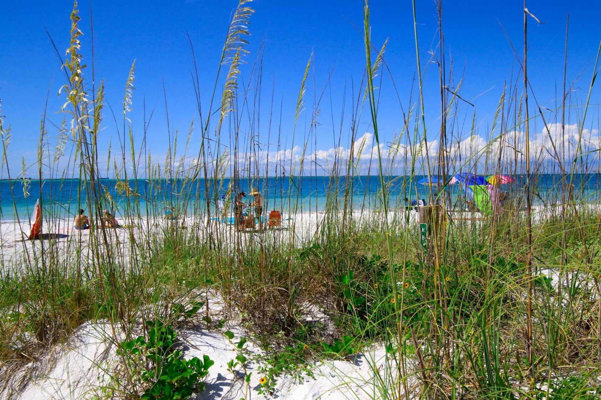 Anna Maria Island Runaway Tropical Dream-One Minute Walk To The Beach-Heated Pool Bradenton Beach Extérieur photo