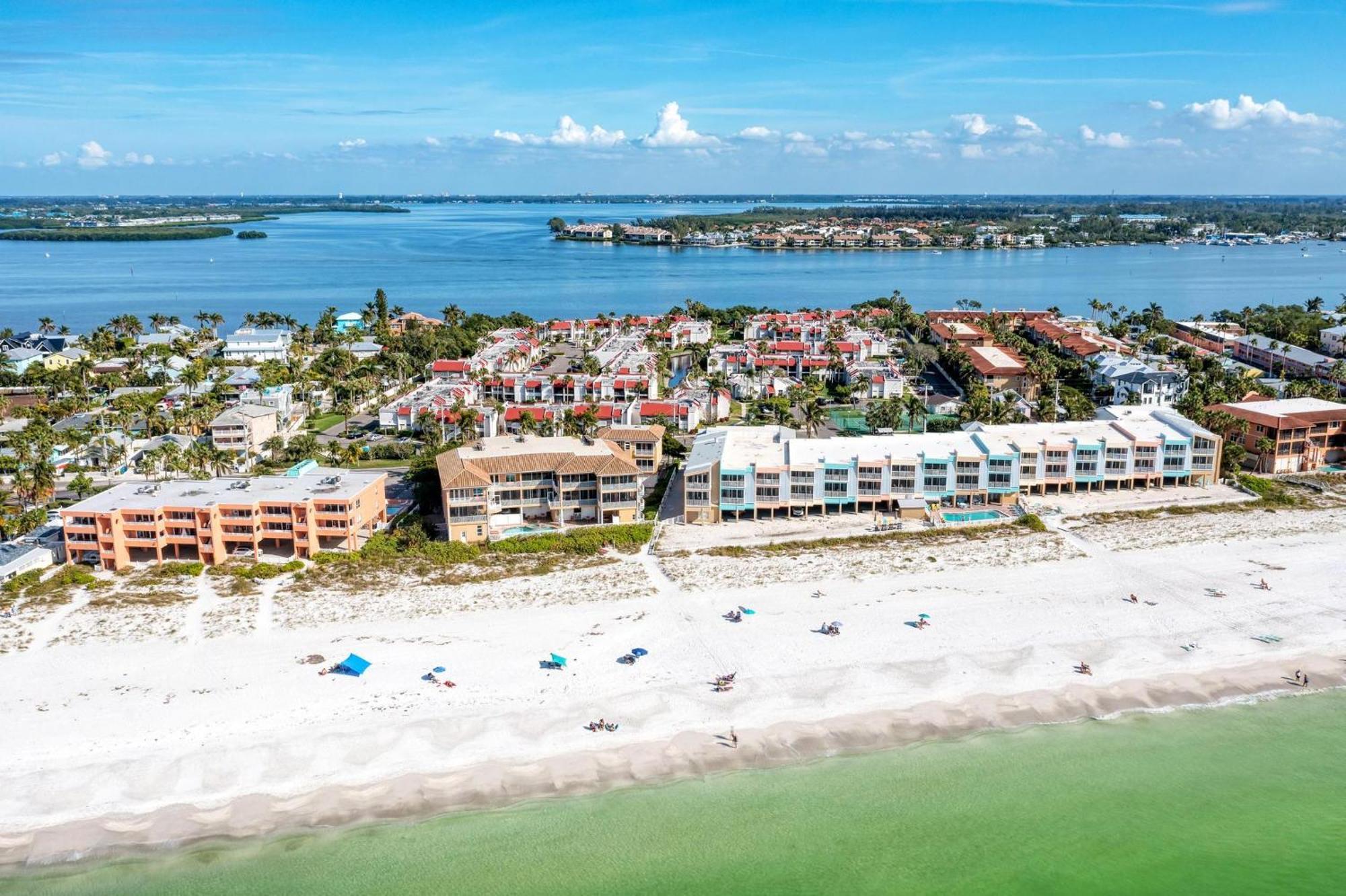 Anna Maria Island Runaway Tropical Dream-One Minute Walk To The Beach-Heated Pool Bradenton Beach Extérieur photo