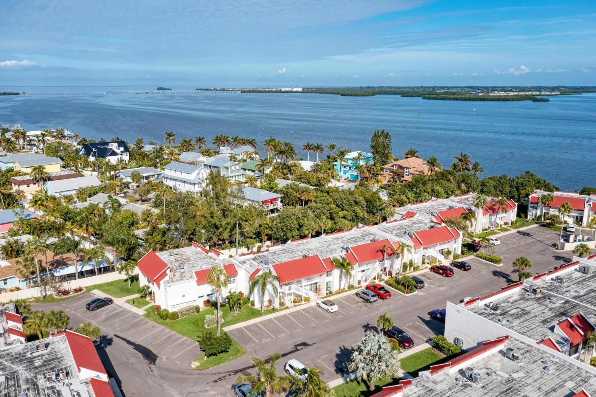 Anna Maria Island Runaway Tropical Dream-One Minute Walk To The Beach-Heated Pool Bradenton Beach Extérieur photo