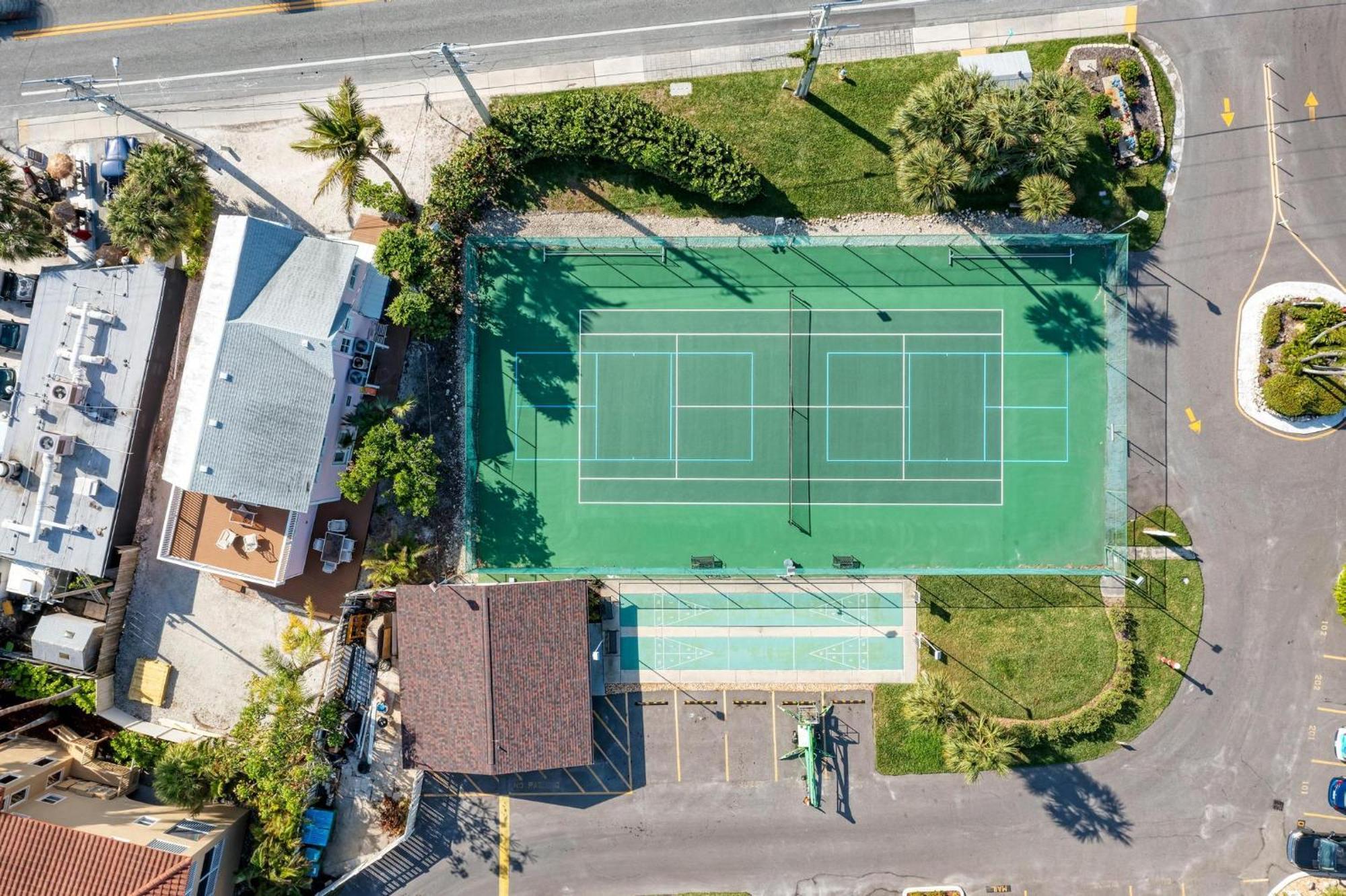 Anna Maria Island Runaway Tropical Dream-One Minute Walk To The Beach-Heated Pool Bradenton Beach Extérieur photo